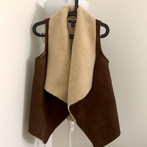 CHAPS women’s super soft teddy Sherpa lining Vest XS.